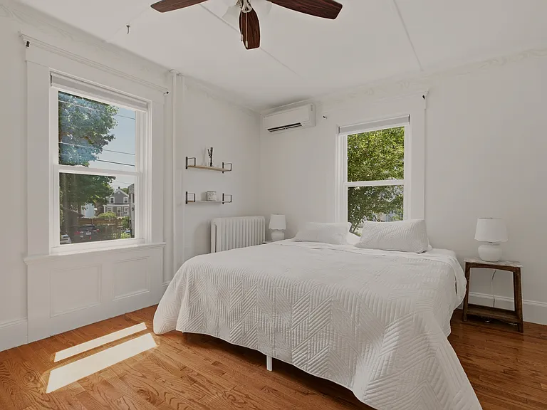 21 Clinton Ave — Photo 4