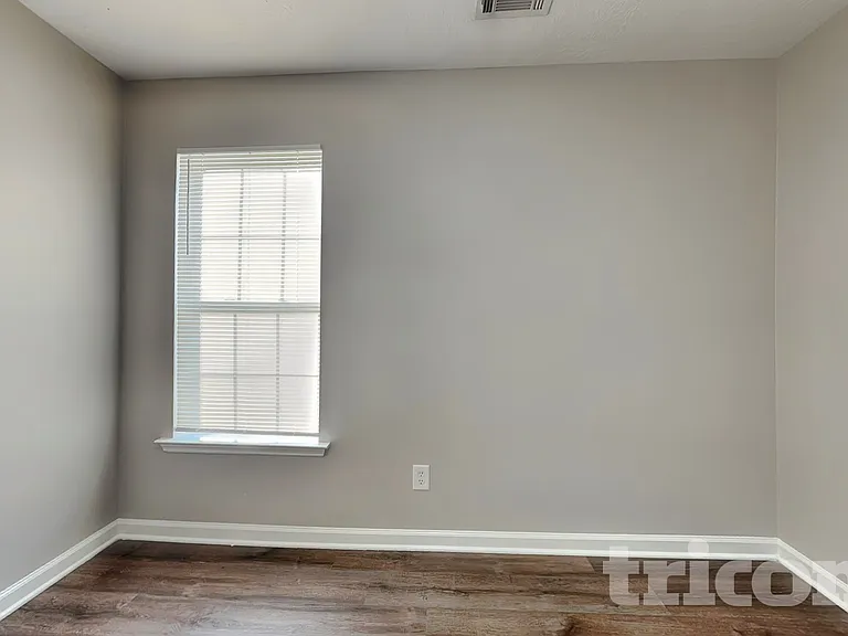 2124 Sylvan Lake Dr — Photo 12
