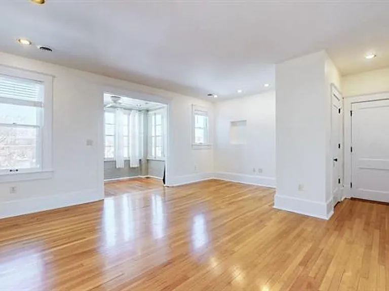 618 Madison St #300 — Photo 2