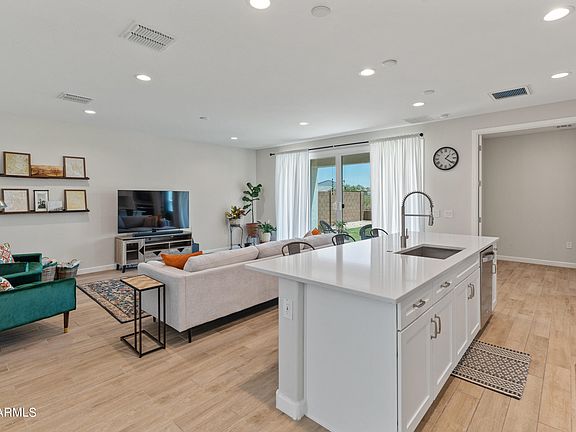 4th image of 2229 E QUESTA Drive