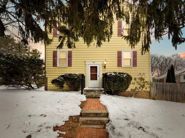 703 Cambridge Rd, Blacksburg, VA 24060