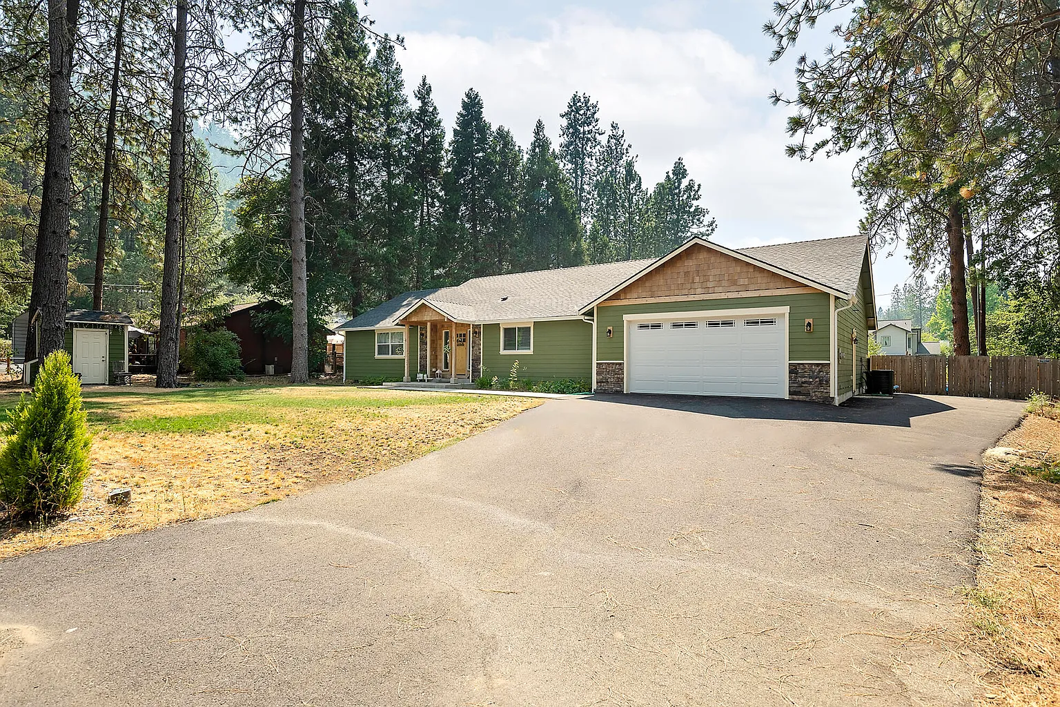 138 Rogue Manor Pl photo 1