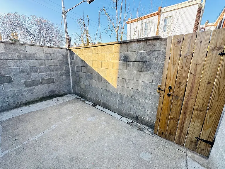 1850 E Monmouth St — Photo 8