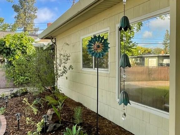 2nd image of 2204 Cortez Ln
