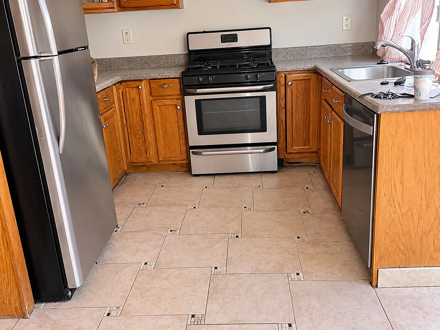 4 bed, 1750 sqft, $3,900 — Photo 4