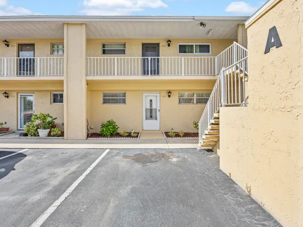 2135 N Courtenay Pkwy #102, Merritt Island, FL 32953