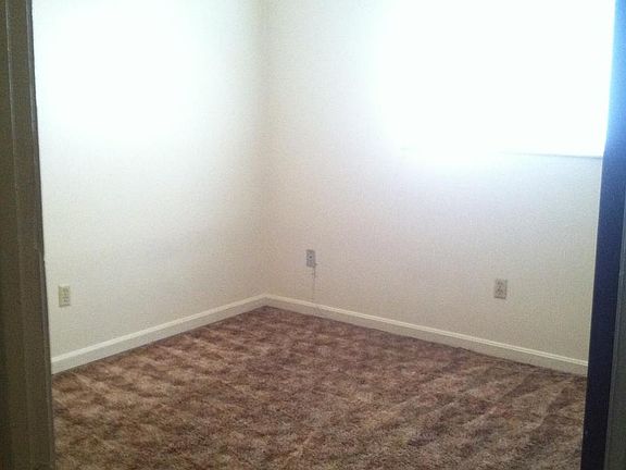 5th image of 106 Honeysuckle Ct APT 8