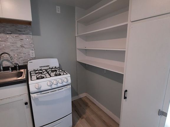 5th image of 725 West St APT 3