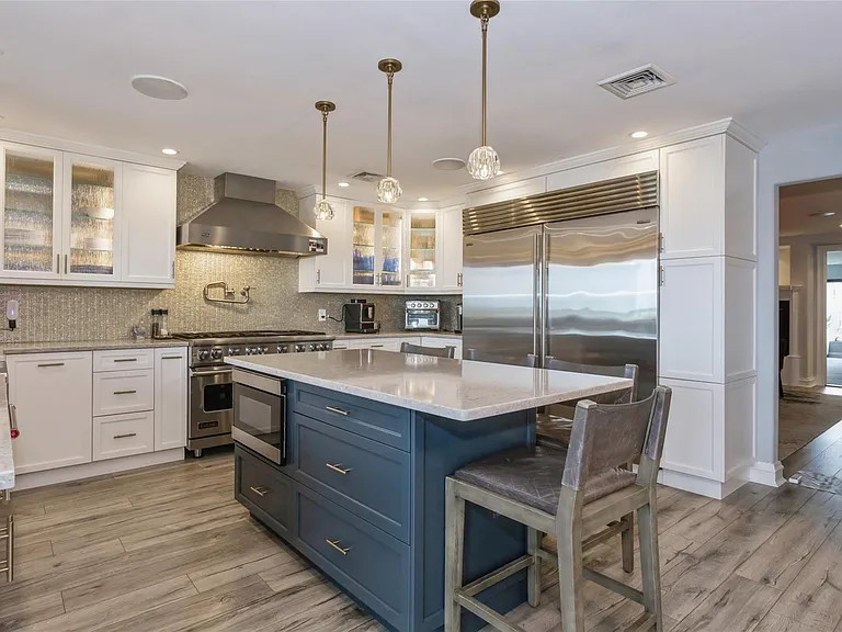 319 Harbor Dr — Photo 12