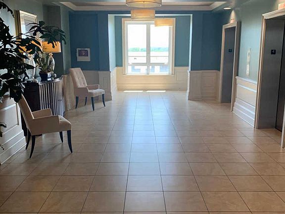 4th image of 1915 Towne Centre Blvd Unit 402