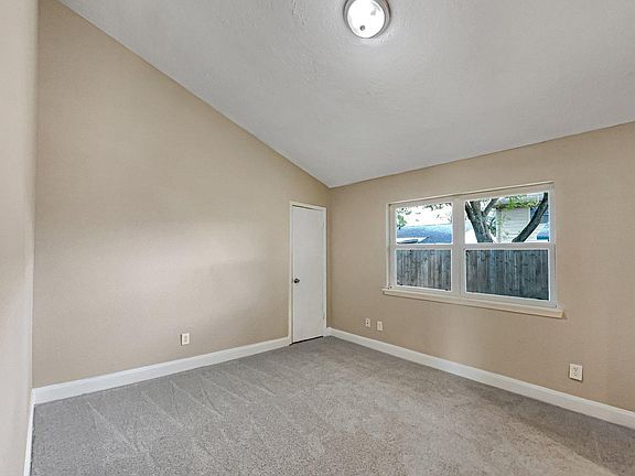 5th image of 10426 Towne Oak Ln