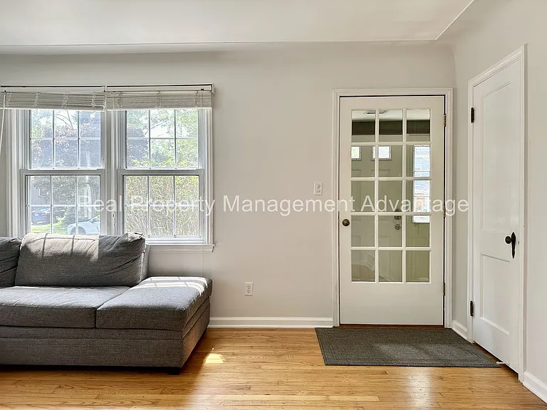 1596 Albany St — Photo 6