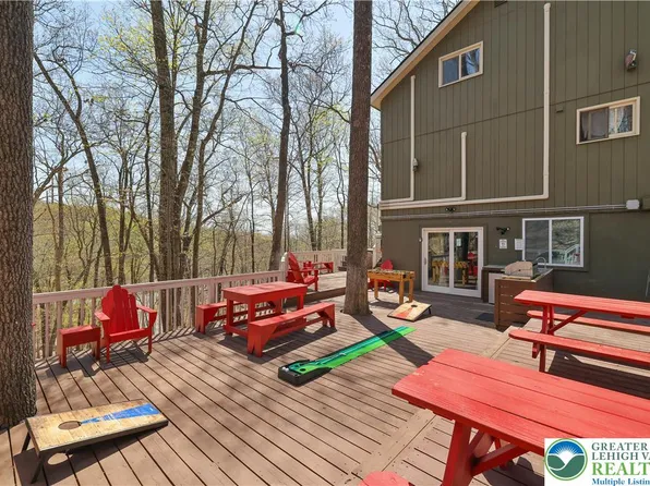 163 Cambridge Ct, Bushkill, PA 18324