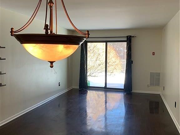 4th image of 1139 Hartford Ave #5A
