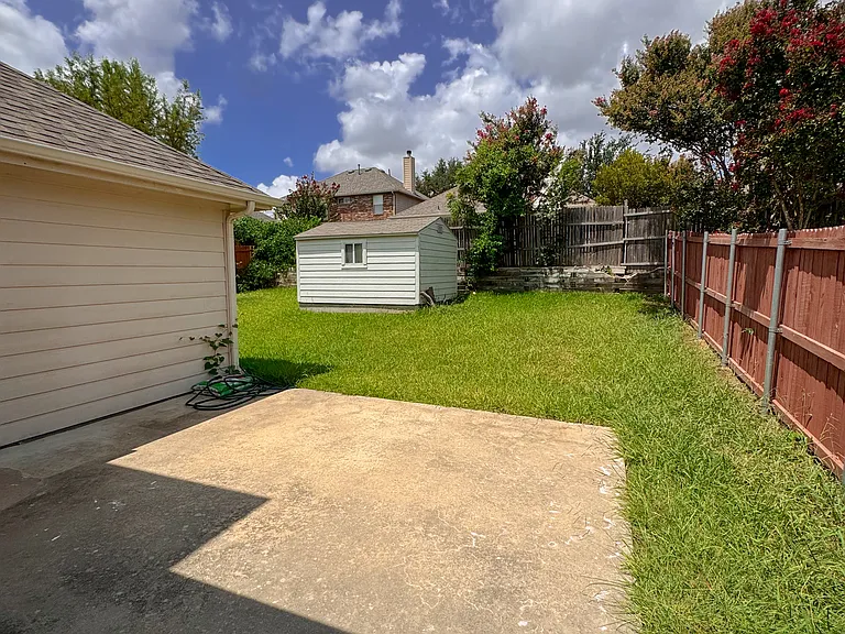 7015 Hillwood Dr — Photo 27