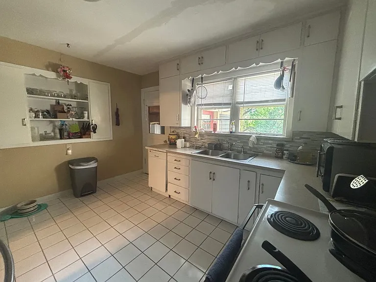 1109 E Linwood Dr — Photo 5