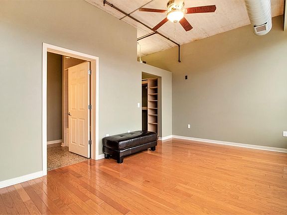 4th image of 315 2nd St APT 303