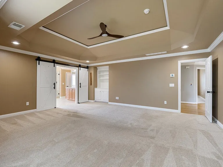 2128 Roswell Dr — Photo 12