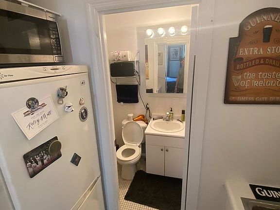 5th image of 323 E 9th St APT 4A