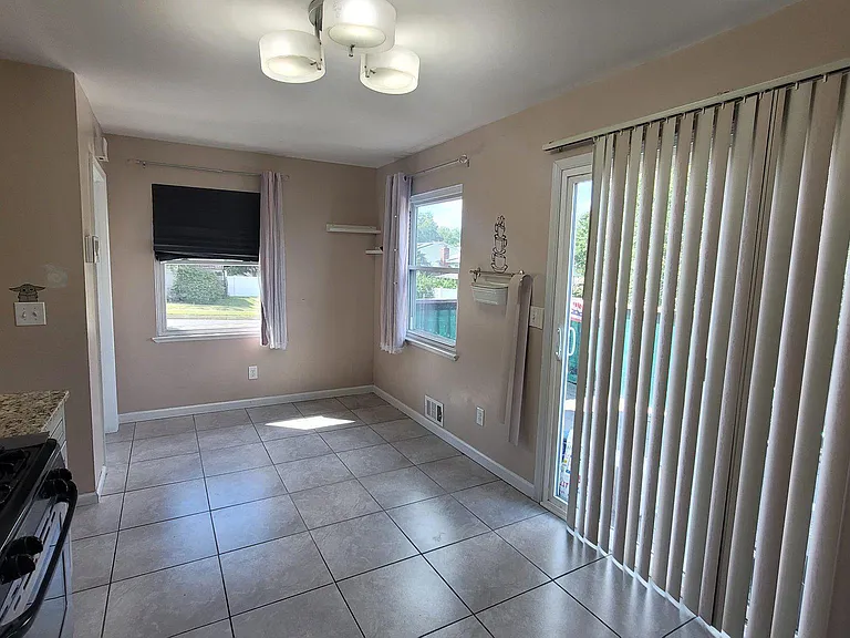 4236 Slater Ave — Photo 18