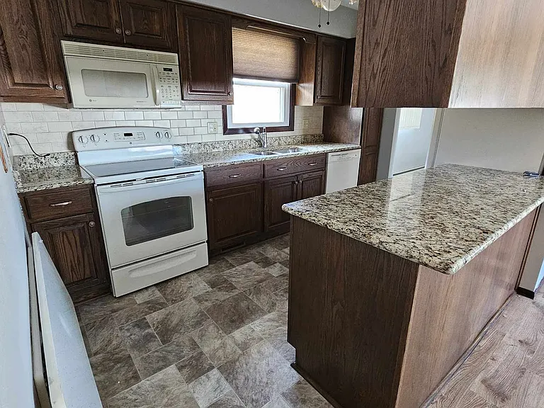 302 Merrill Ave — Photo 14