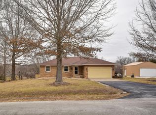 1631 W Peartree Ln, Nixa, MO 65714