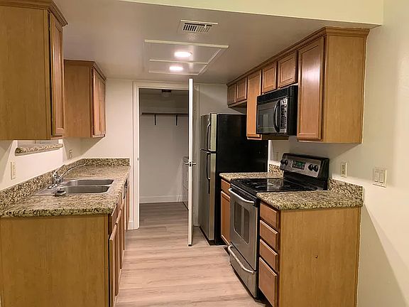 3rd image of 12015 Alta Carmel Ct Unit 297