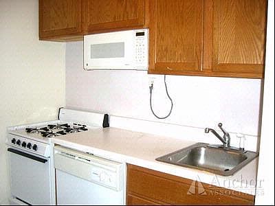 2nd image of 300 W 34th St