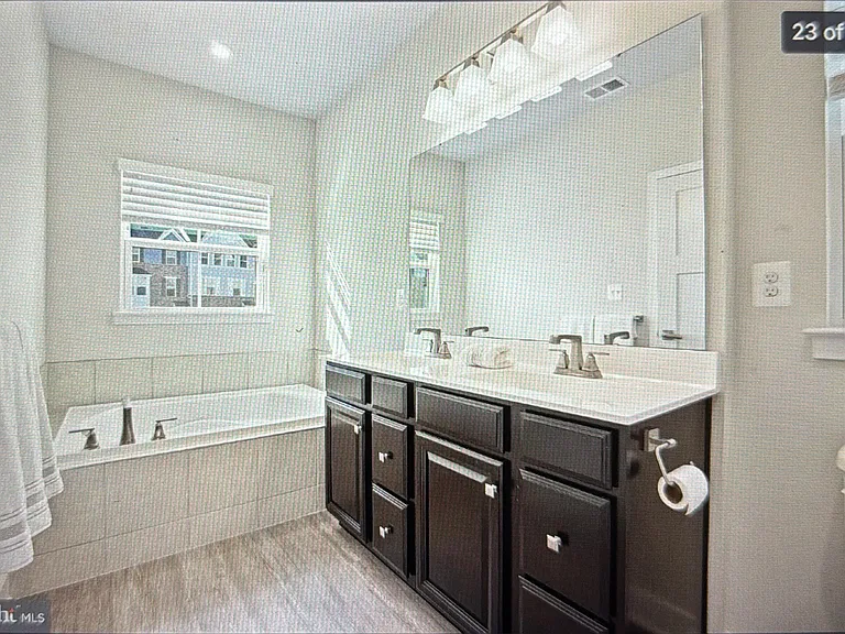 1044 Rosecroft Ln — Photo 15