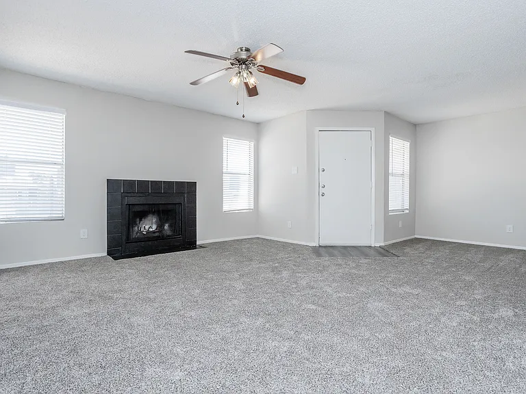 Oak Tree Village Living Room (1 Bedroom 754sq ft)
