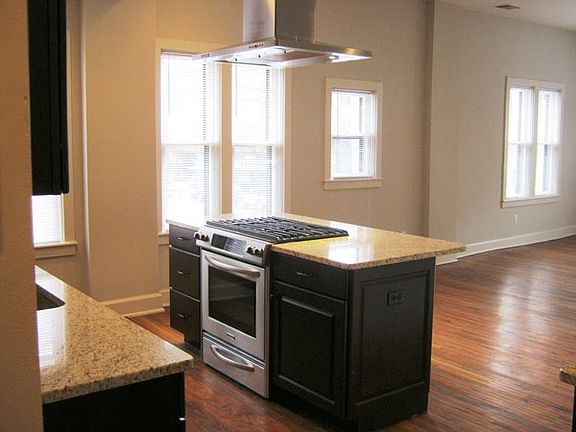 gas stove in island, great for entertaining