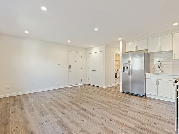 4th image of 14332 Lenora Pl N #301