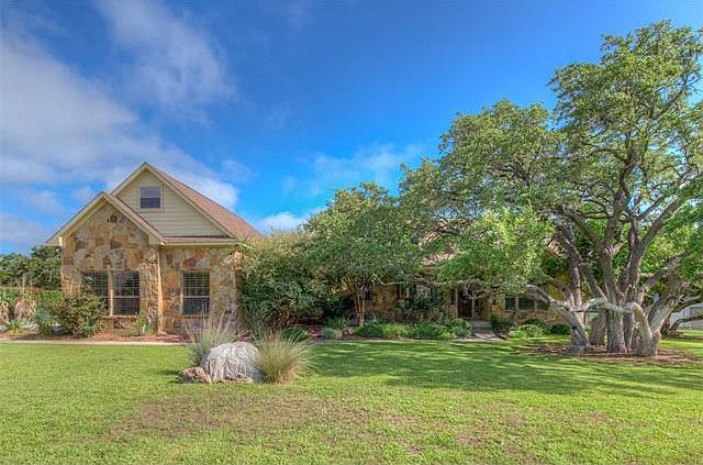 1st image of 204 Circle Oaks Dr