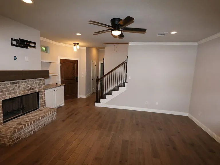150 Harbour Town Cir — Photo 5