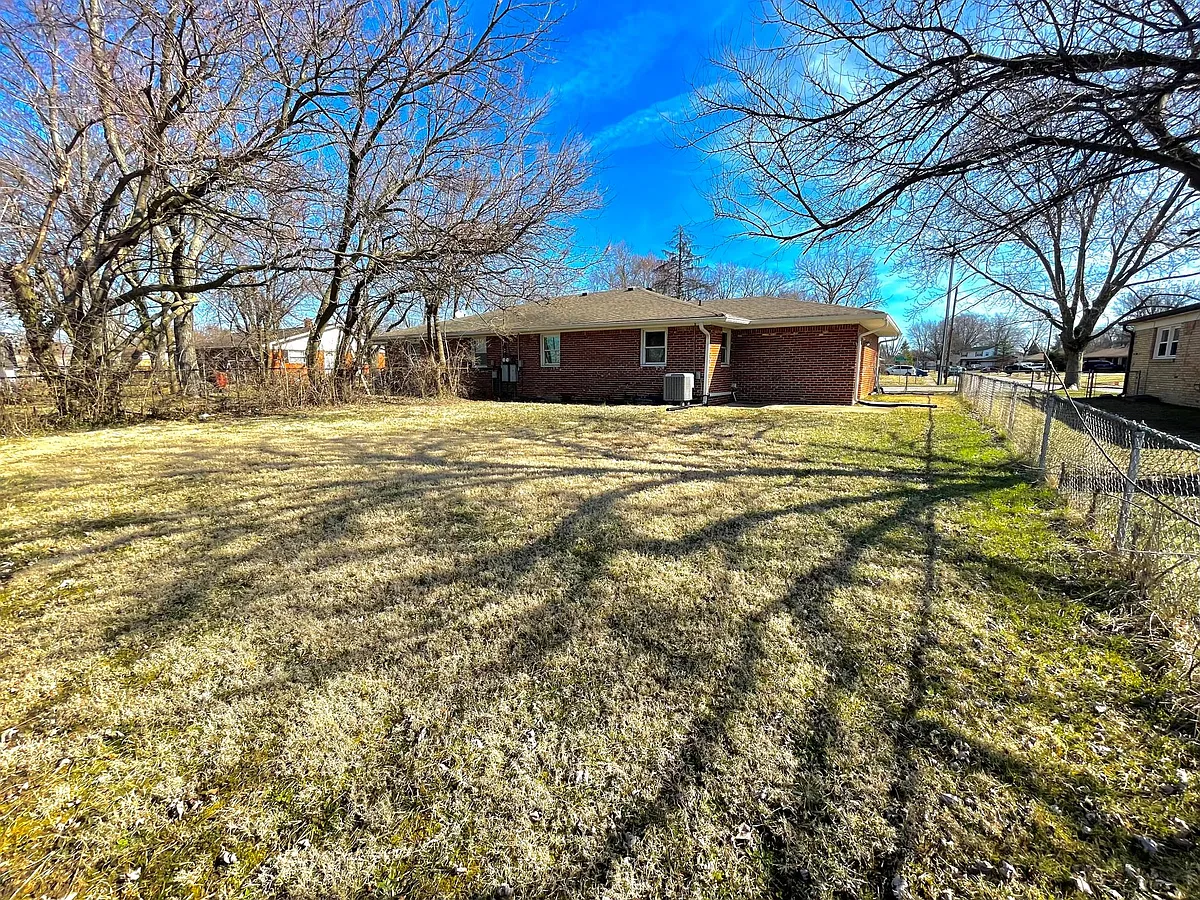 Building Photo - 7840 Southfield Dr