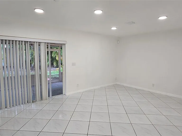 1455 SW 48th Ter #1455 — Photo 9