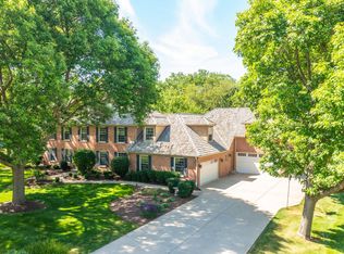 126 Schooner Ln, Lake Barrington, IL 60010