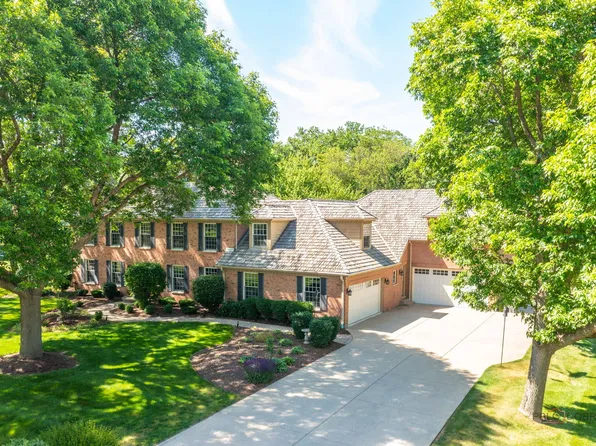 126 Schooner Ln, Lake Barrington, IL 60010
