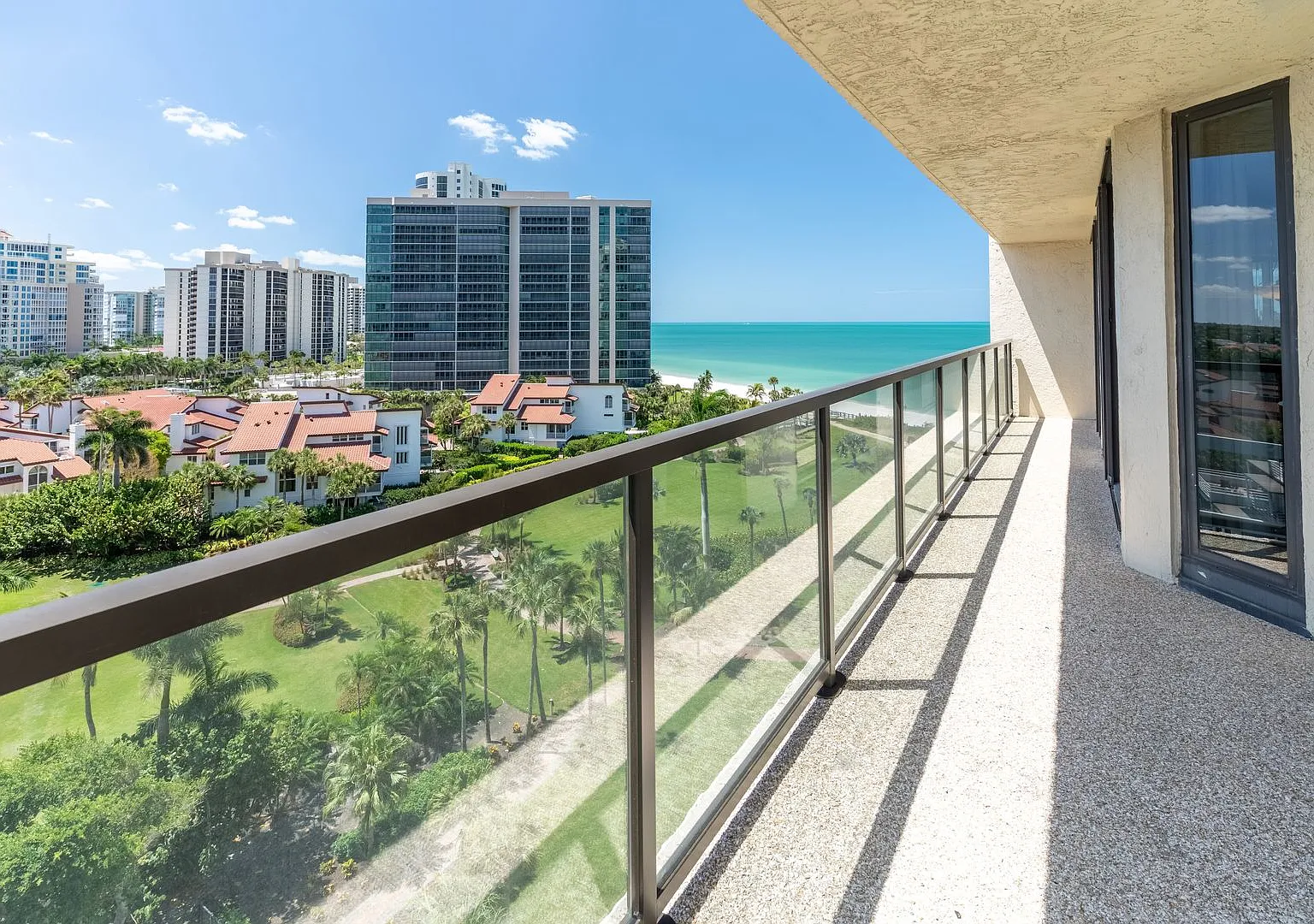 Annual Rental Available Now Stunning 2BR/3BA 9th Floor Condo, Turnkey, Furnished — Photo 1