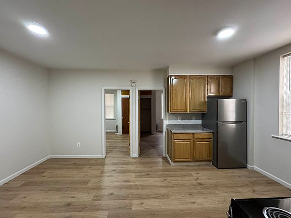 3rd image of 32-20 41st St Unit 1R