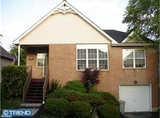 17 Colonial Ct, Upper Chichester, PA 19061