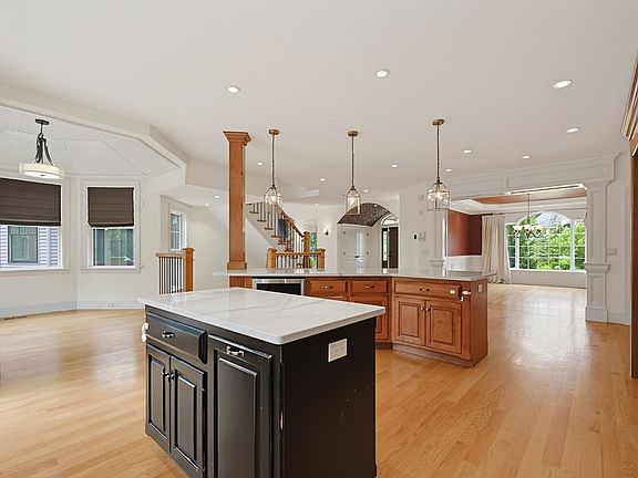 4th image of 10 Countryside Ln