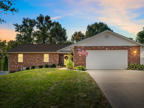 221 Longview Dr, Columbia, IL 62236