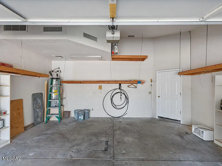 5580 N Via Umbrosa — Photo 39