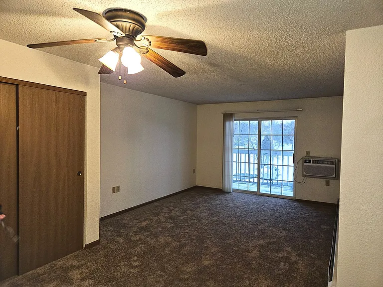 River Terrace Apartments — Photo 17