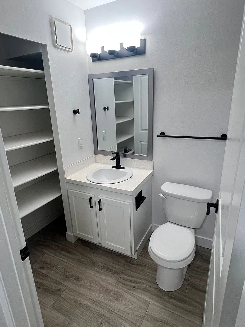 Fira Apartments — Photo 4