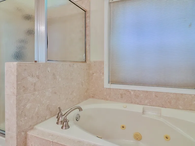 221 Rothesay Ln — Photo 6