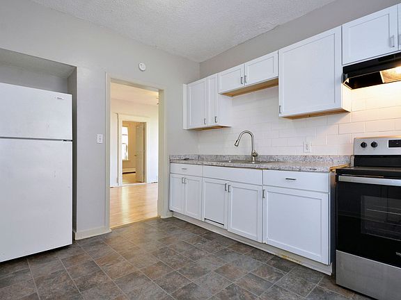 2nd image of 61 Delos St W APT 1