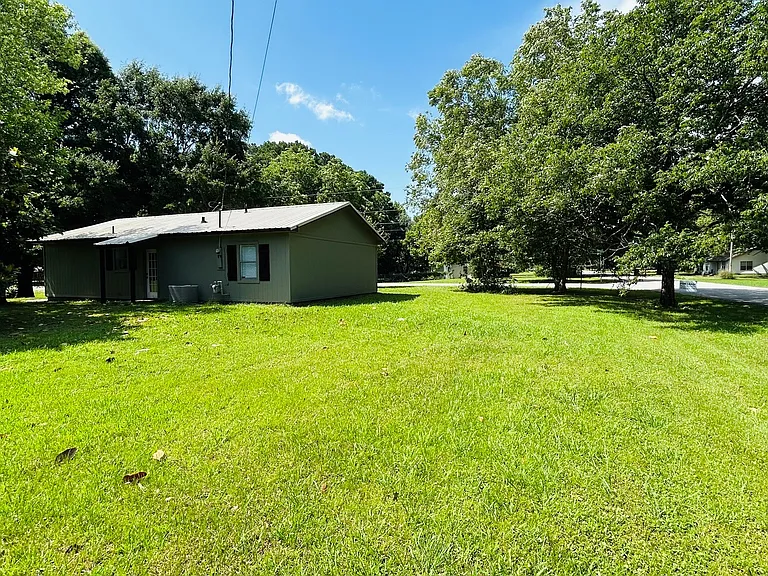 1021 Peggy Dr — Photo 2