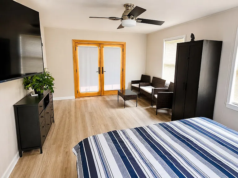 406 W 52nd St #406 — Photo 3